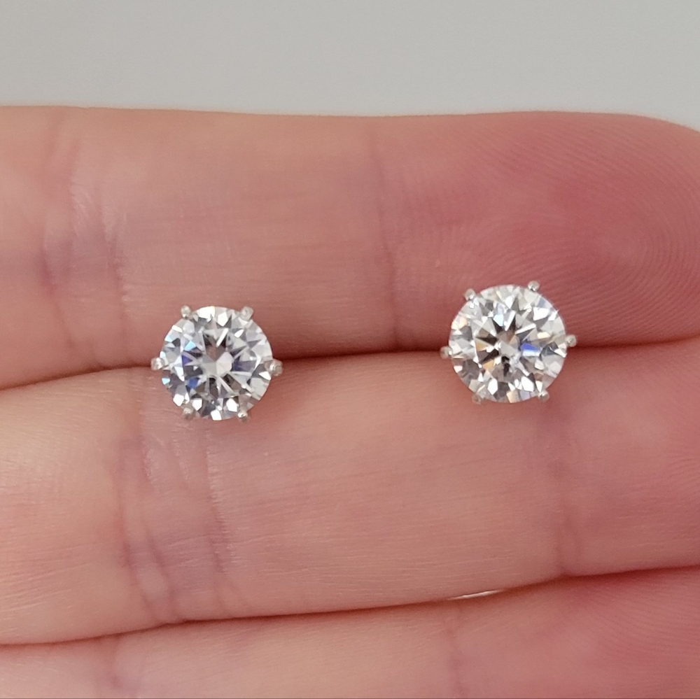 New 2ct Beautiful Moissanite Diamonds Stud Earrings - Picture 3 of 9